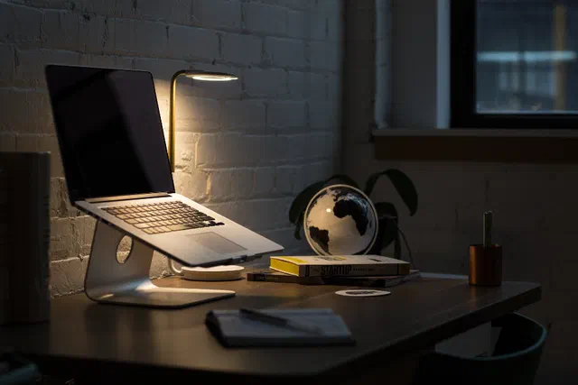 How to Fix a Laptop That Won’t Charge Past 80%